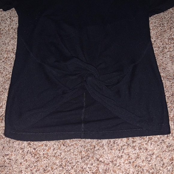 Twisted front black T-shirt - Picture 2 of 3